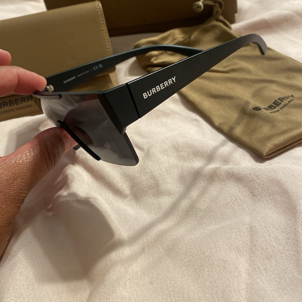 BURBERRY BE4291 Square Frame Sunglasses - Black - Picture 7 of 7